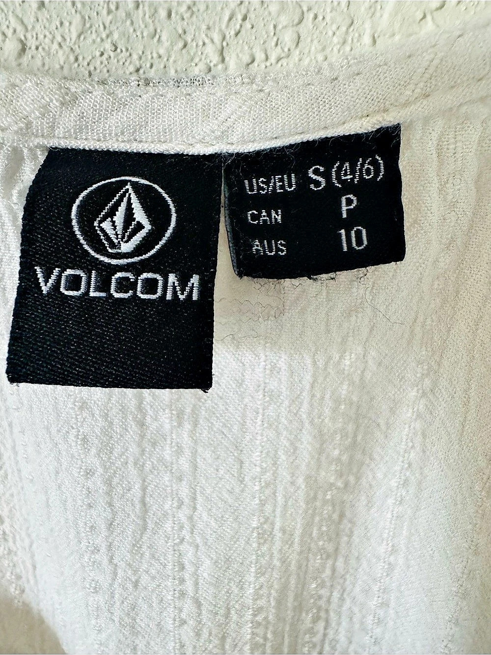 Volcom Textured Ruffle Tank Top in White Size Small - Picture 3 of 4